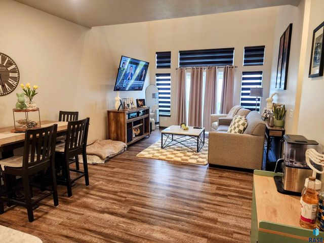 9064 W Ark Pl, Sioux Falls, SD 57106