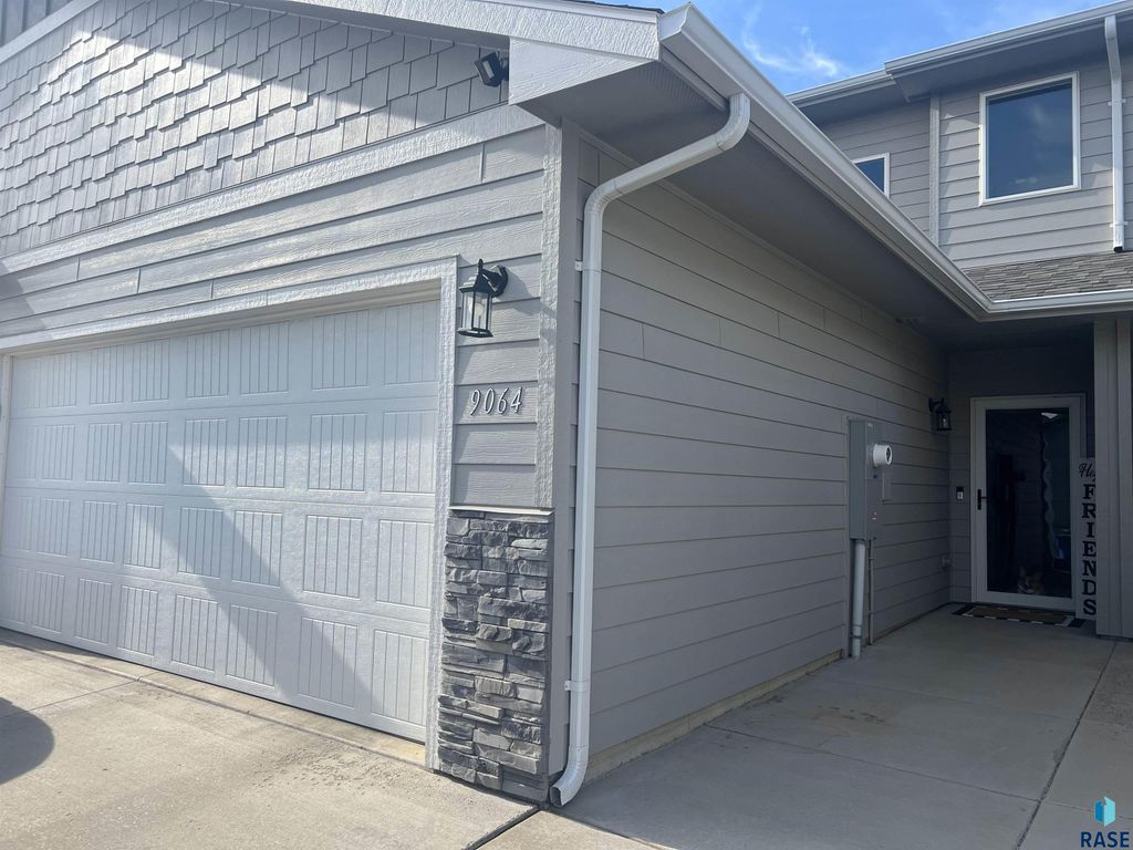 9064 W Ark Pl, Sioux Falls, SD 57106