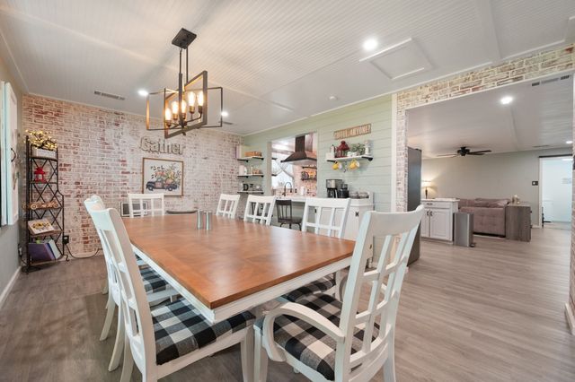 801 Waggoner Drive, Arlington, TX 76013