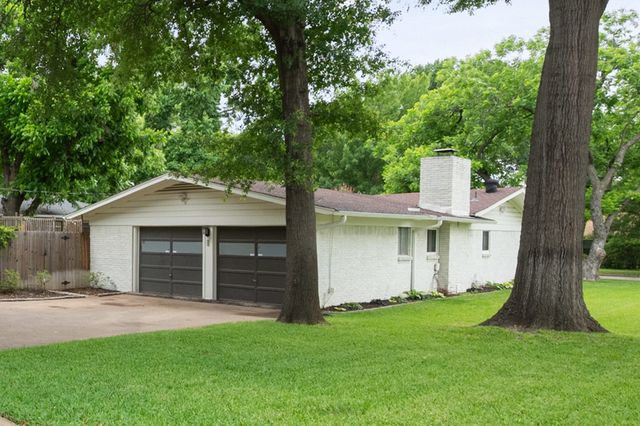 801 Waggoner Drive, Arlington, TX 76013