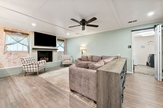 801 Waggoner Drive, Arlington, TX 76013
