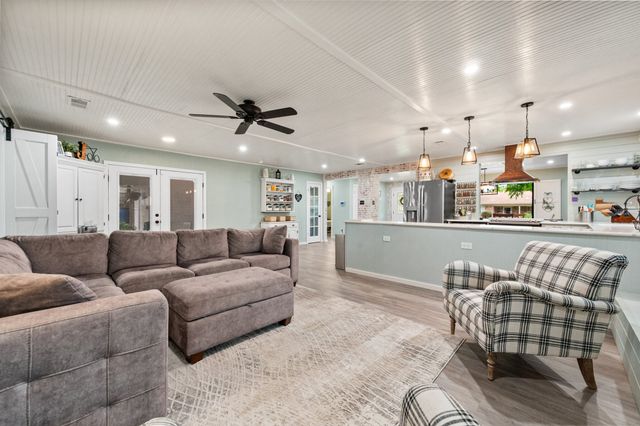 801 Waggoner Drive, Arlington, TX 76013