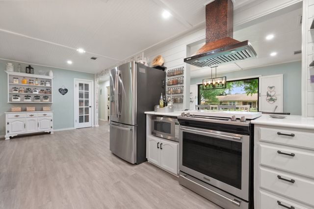 801 Waggoner Drive, Arlington, TX 76013