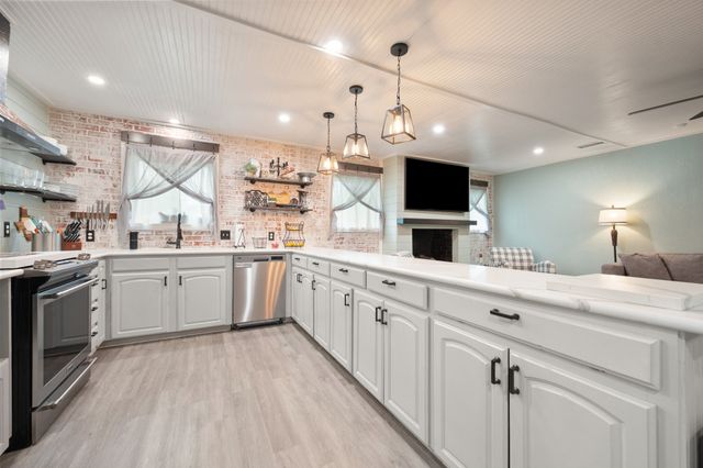801 Waggoner Drive, Arlington, TX 76013