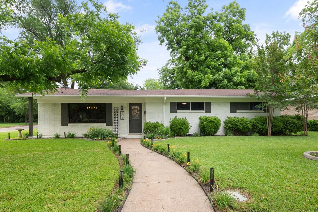 801 Waggoner Drive, Arlington, TX 76013