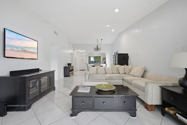 6375 W Pinehurst Cir Circle D38, Tamarac, FL 33321