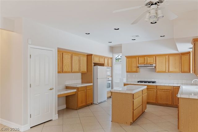 2009 SEDONA CREEK, Las Vegas, NV 89128