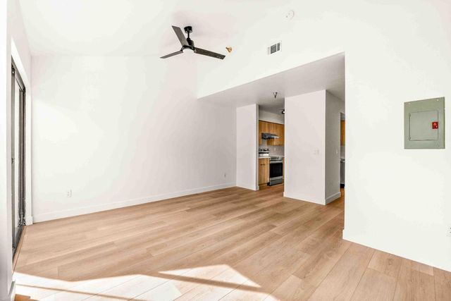 711 S Bayshore Boulevard 22, San Mateo, CA 94401