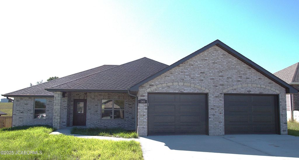 245 ROSEWOOD COURT, Holts Summit, MO 65043