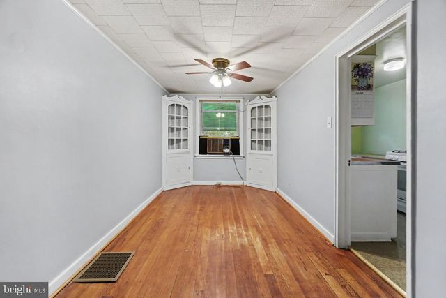 2104 BERRYHILL ST, Harrisburg, PA 17104