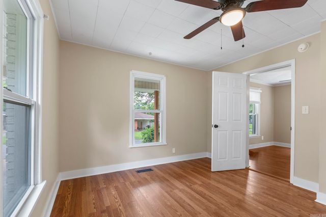 403 S West Street, Morrilton, AR 72110