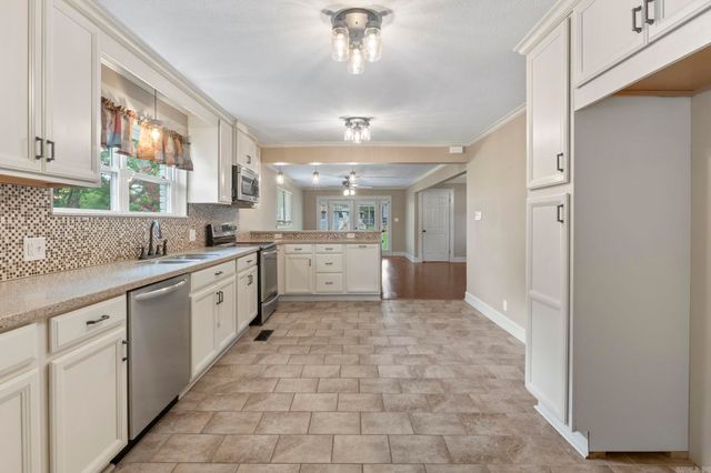 403 S West Street, Morrilton, AR 72110