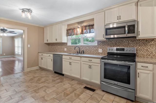 403 S West Street, Morrilton, AR 72110