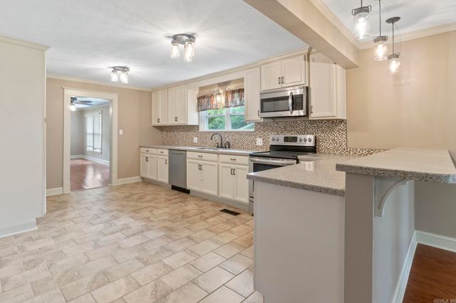 403 S West Street, Morrilton, AR 72110