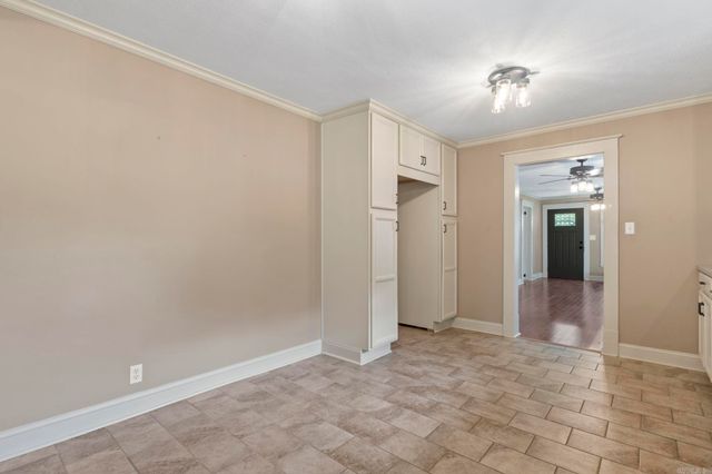 403 S West Street, Morrilton, AR 72110