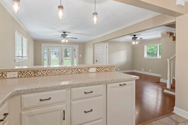 403 S West Street, Morrilton, AR 72110