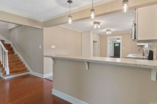 403 S West Street, Morrilton, AR 72110