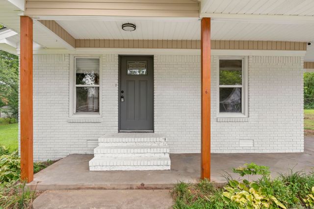 403 S West Street, Morrilton, AR 72110