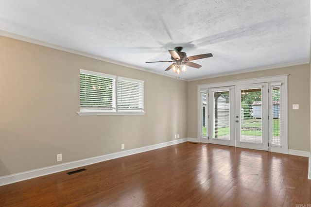 403 S West Street, Morrilton, AR 72110