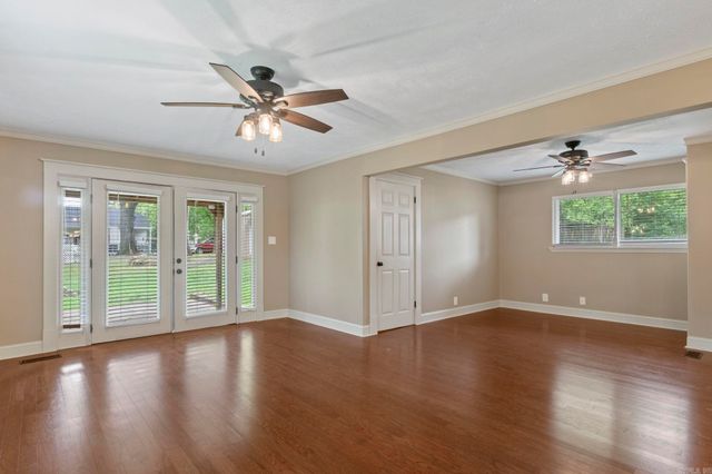 403 S West Street, Morrilton, AR 72110