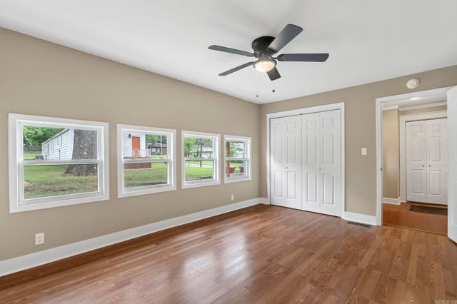 403 S West Street, Morrilton, AR 72110