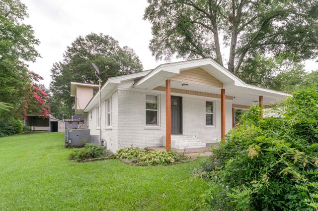 403 S West Street, Morrilton, AR 72110