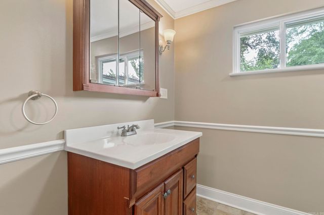 403 S West Street, Morrilton, AR 72110