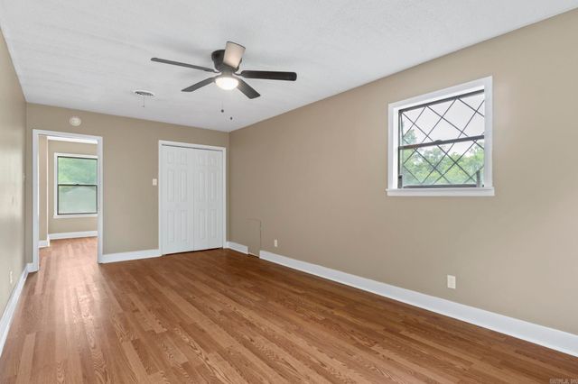 403 S West Street, Morrilton, AR 72110