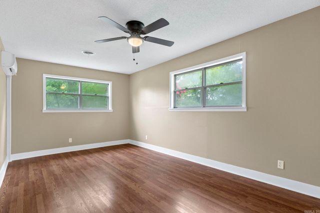 403 S West Street, Morrilton, AR 72110