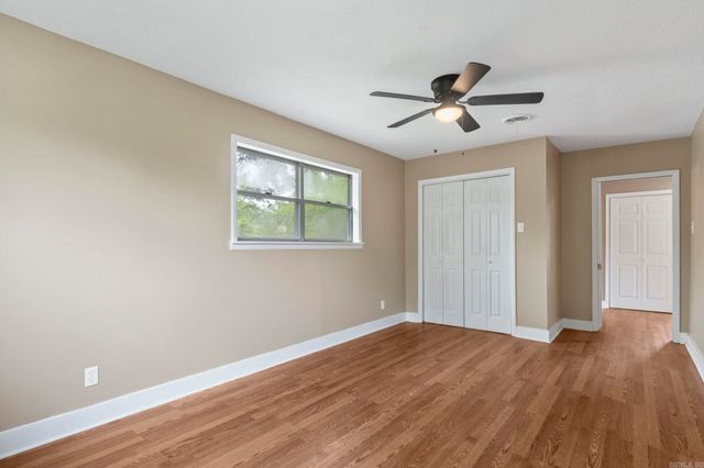 403 S West Street, Morrilton, AR 72110