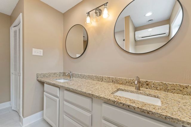 403 S West Street, Morrilton, AR 72110