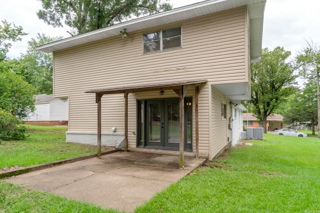 403 S West Street, Morrilton, AR 72110