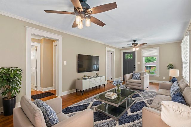 403 S West Street, Morrilton, AR 72110