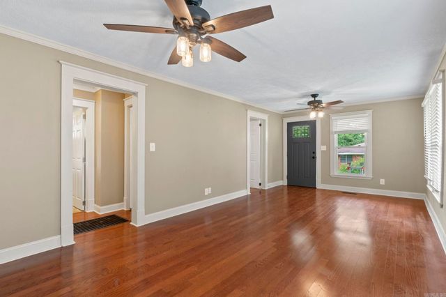 403 S West Street, Morrilton, AR 72110