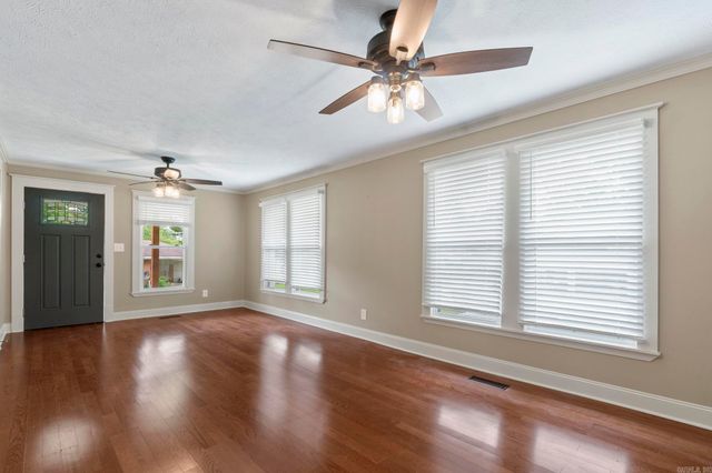 403 S West Street, Morrilton, AR 72110