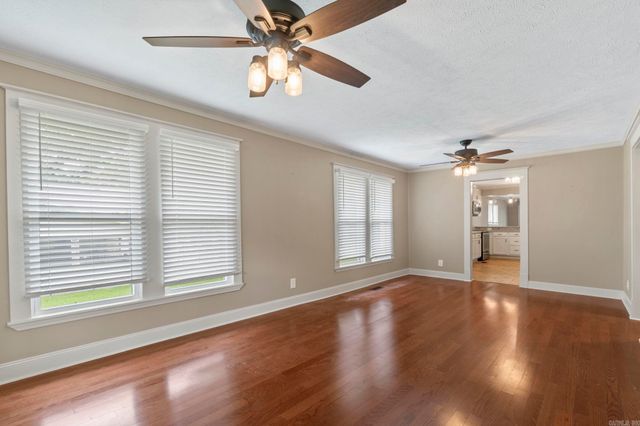 403 S West Street, Morrilton, AR 72110