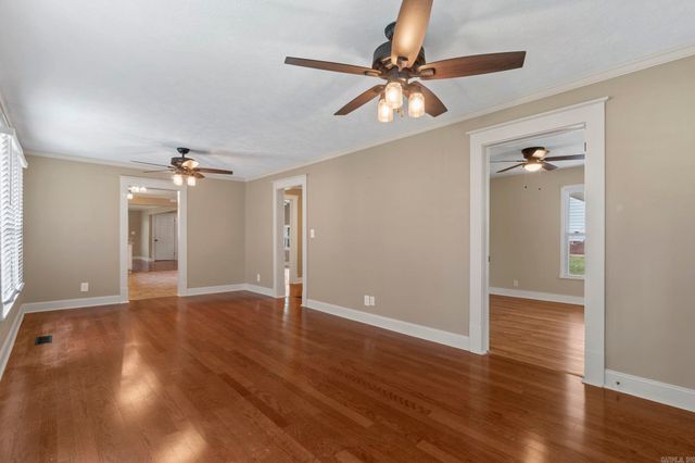 403 S West Street, Morrilton, AR 72110