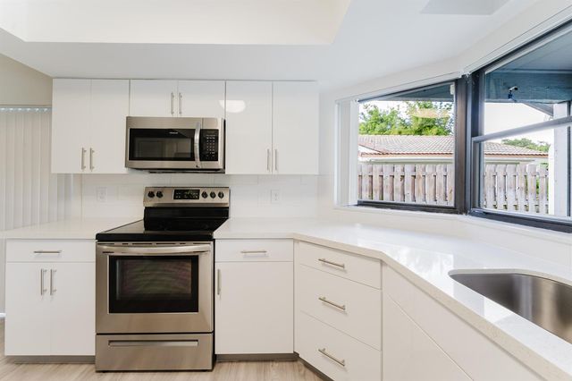 3048 NW 27th Terrace, Boca Raton, FL 33434