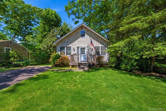 26 Garfield Avenue, East Islip, NY 11730