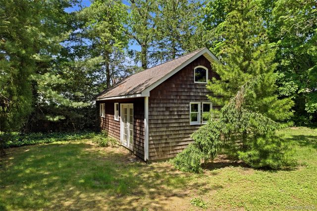 26 Garfield Avenue, East Islip, NY 11730