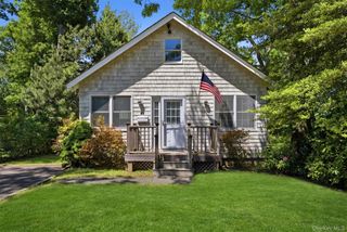 26 Garfield Avenue, East Islip, NY 11730