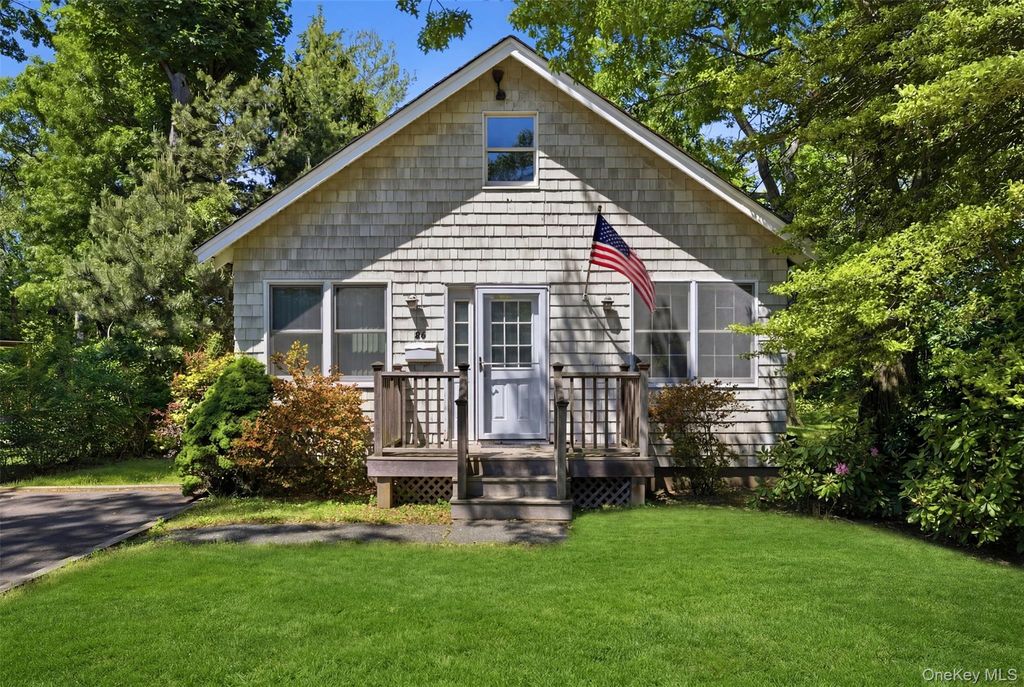 26 Garfield Avenue, East Islip, NY 11730