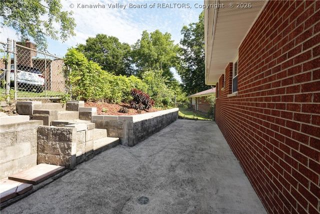 321 Atlas Road, South Charleston, WV 25309