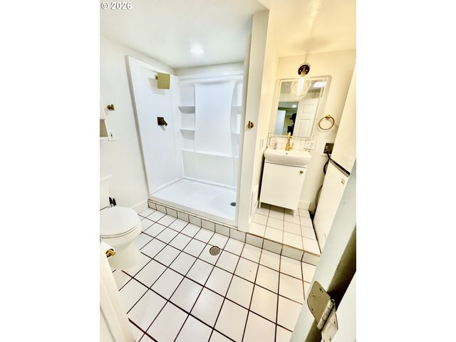5901 Se FLAVEL Dr, Portland, OR 97206
