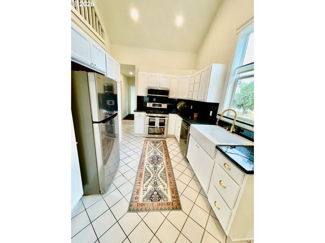 5901 Se FLAVEL Dr, Portland, OR 97206