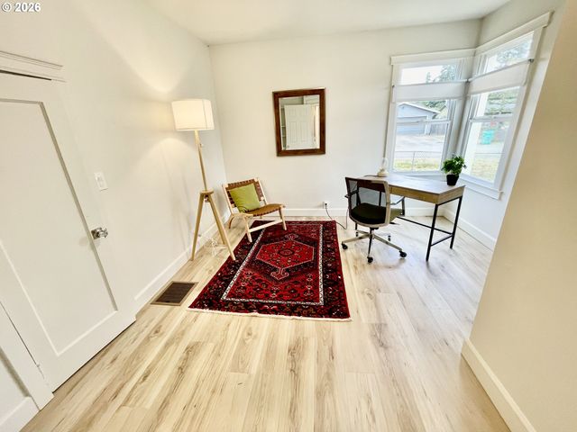 5901 Se FLAVEL Dr, Portland, OR 97206