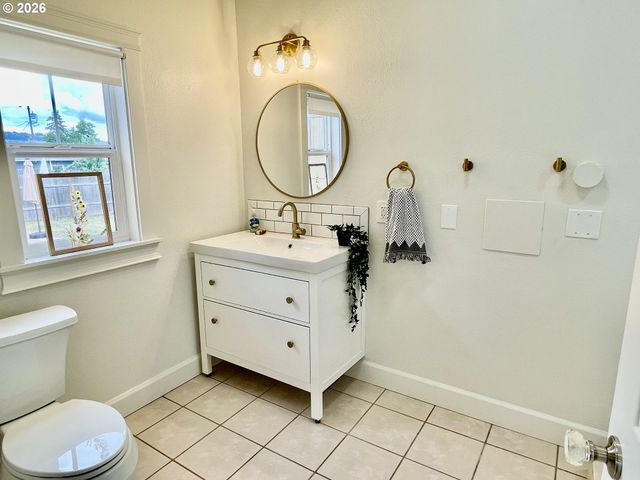 5901 Se FLAVEL Dr, Portland, OR 97206