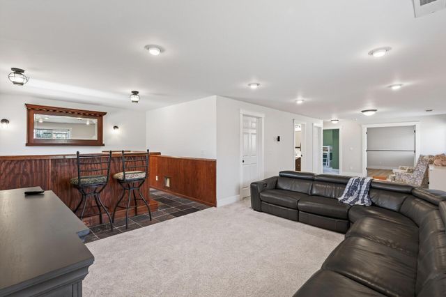 929 Farmers Ridge Trail, Belle Plaine, MN 56011