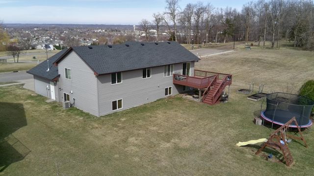 929 Farmers Ridge Trail, Belle Plaine, MN 56011