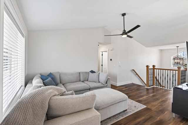 929 Farmers Ridge Trail, Belle Plaine, MN 56011